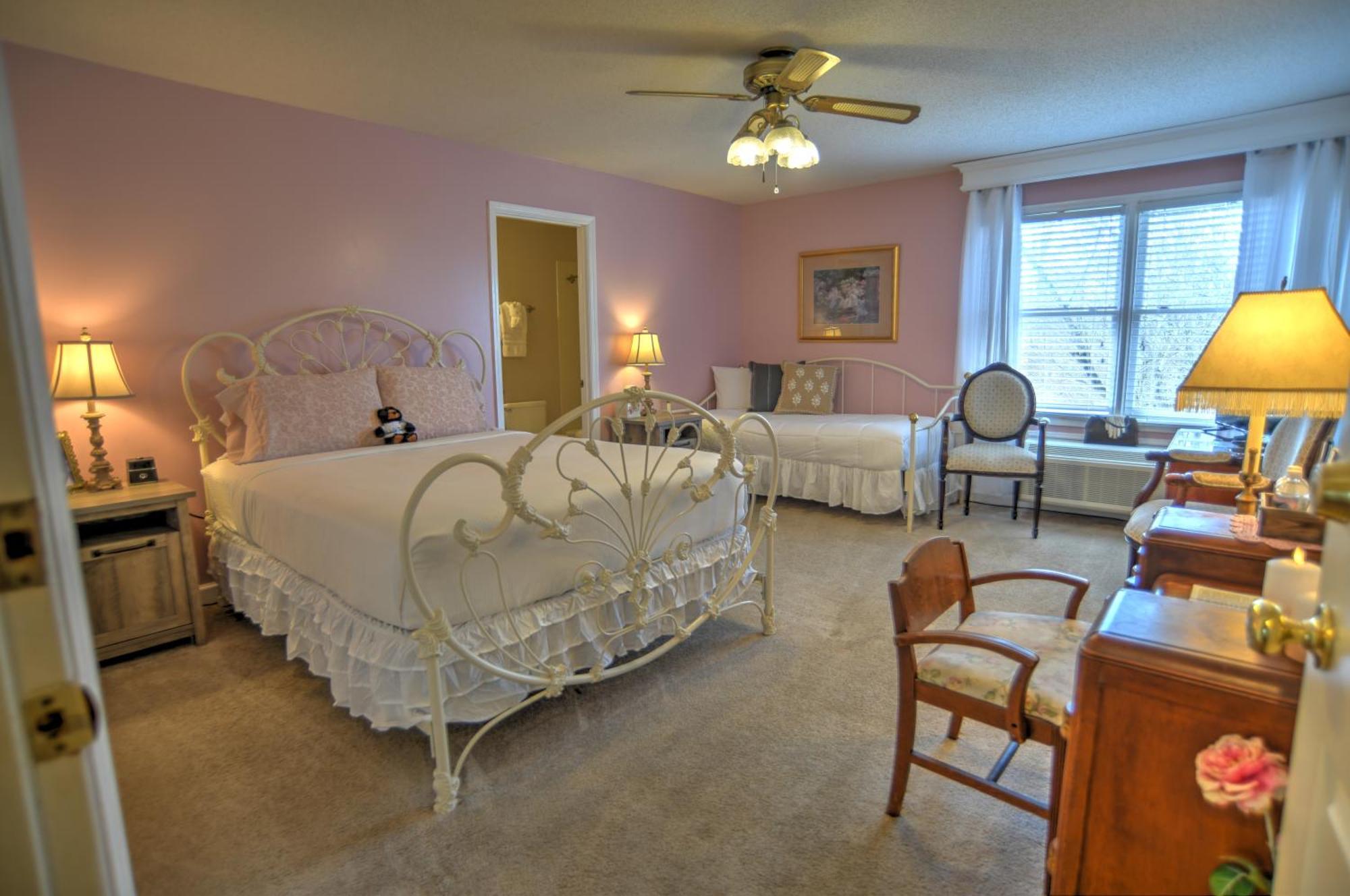 Queen Room Twin Bed,1602340737:JPEG